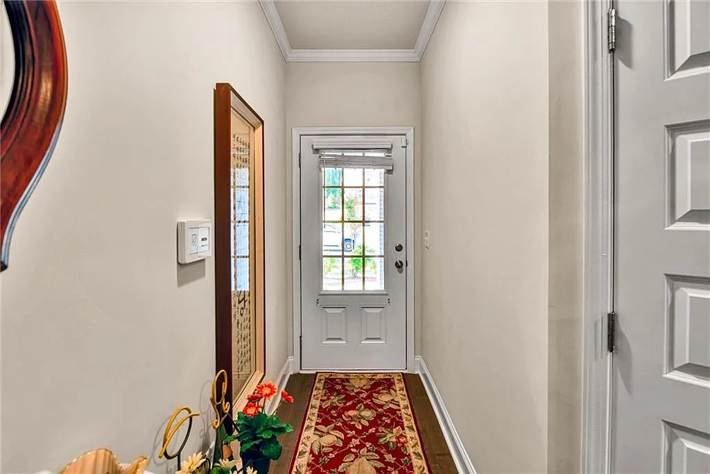 3 bed, 2.5 bath, 1974 sqft, $2,700 — Photo 3
