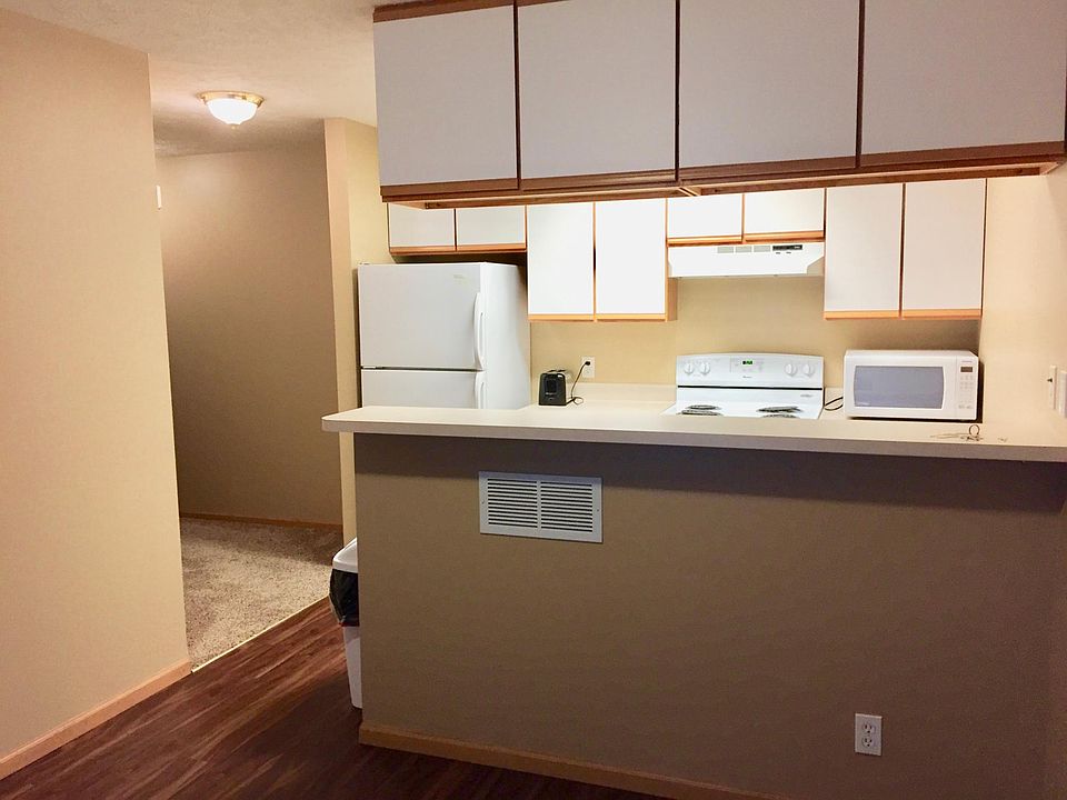 kitchen with breakfast bar