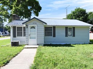 160 W Lincoln St, Grant, MI 49327