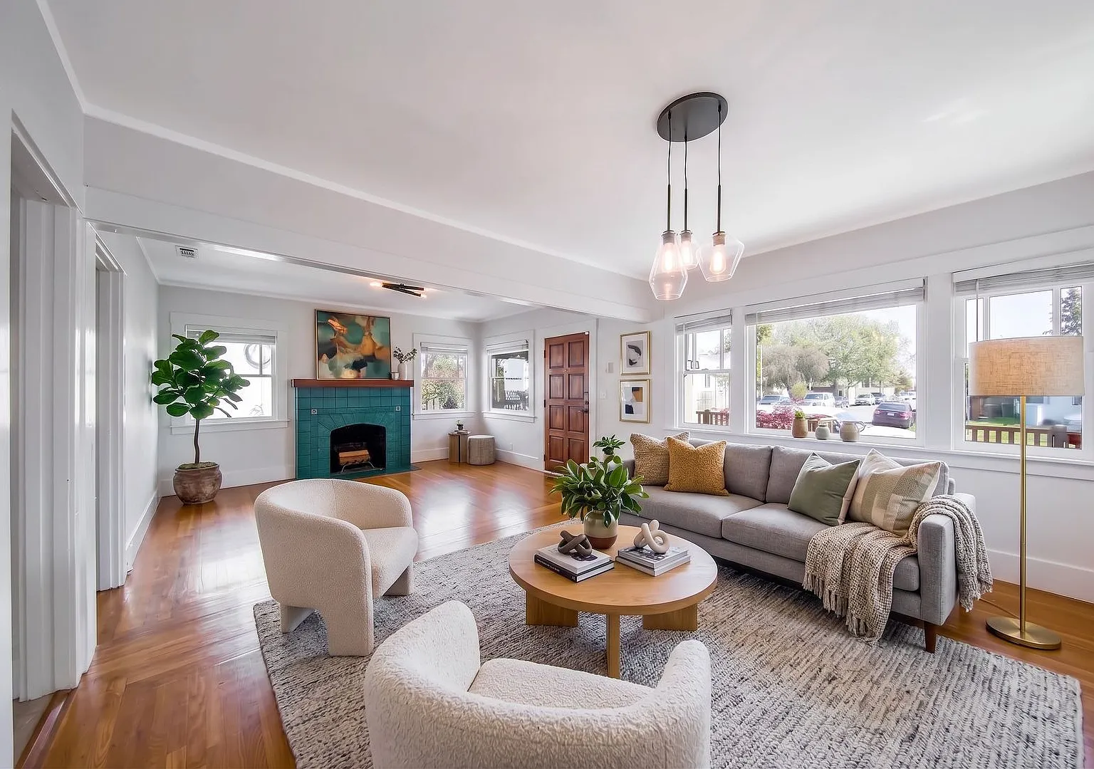 Fully Updated Vintage Home - 2 Bed, 1 Bath in Oakland | Retro Elegance & Detached Finished Garage — Photo 3