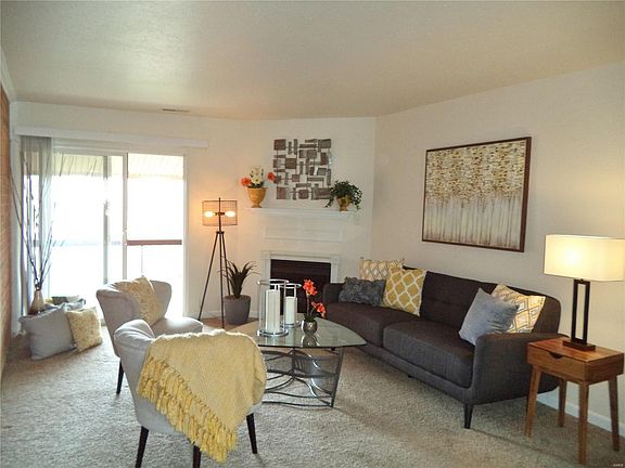 3rd image of 1968 Greenglen Dr APT 302