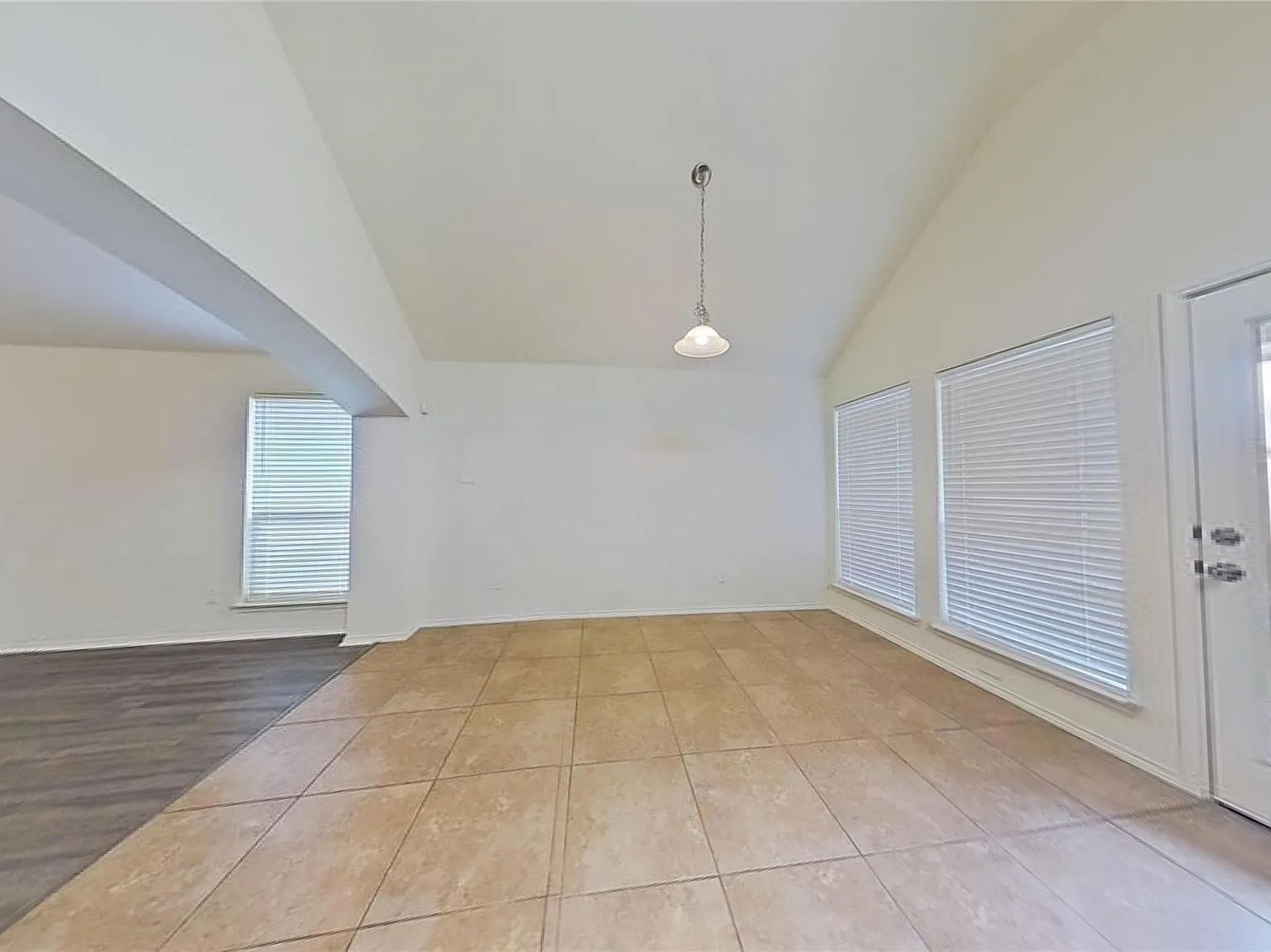 4 bed, 2052 sqft, $2,400 — Photo 4