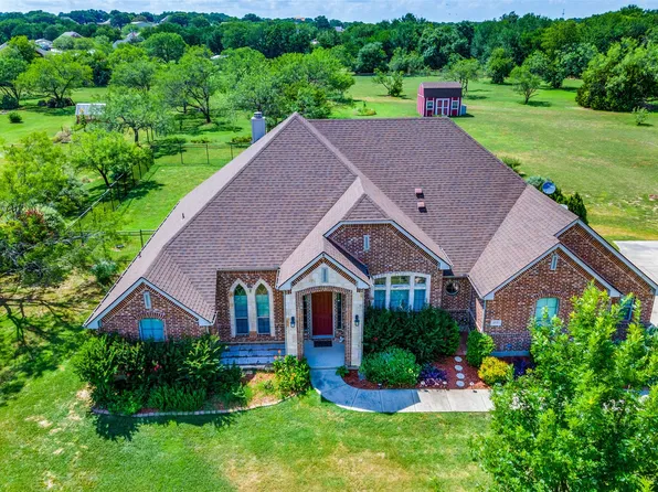 155 Fossil Rock Dr, Azle, TX 76020