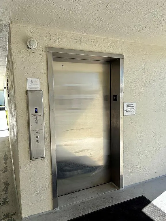 2 bed, 2.0 bath, 1000 sqft, $2,400 — Photo 3