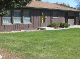 814 25th St NW, Minot, ND 58703