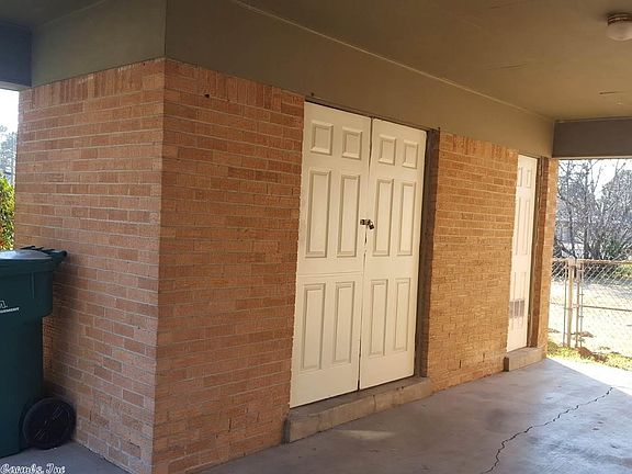 3rd image of 804 Barrow Dr