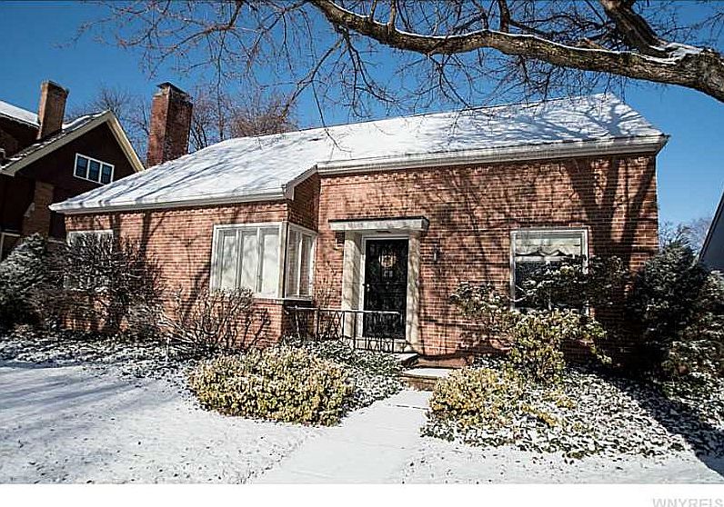 1st image of 5 Lincoln Woods Ln