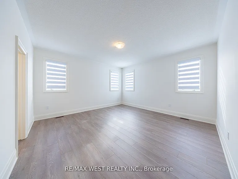 2215 Crystal Dr — Photo 21