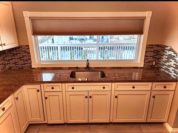 (undisclosed Address), Copiague, NY 11726