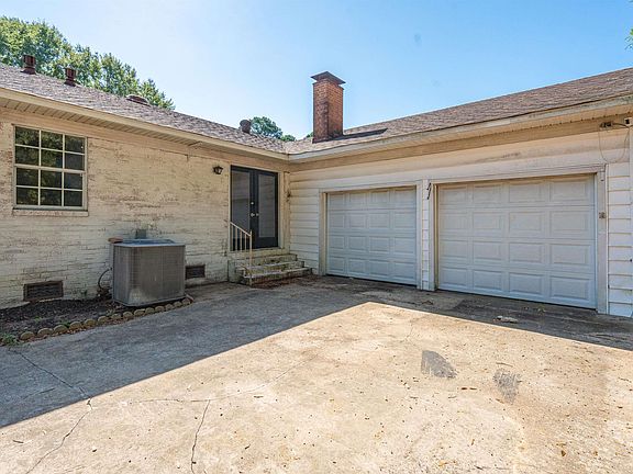 3rd image of 1638 Circle Dr