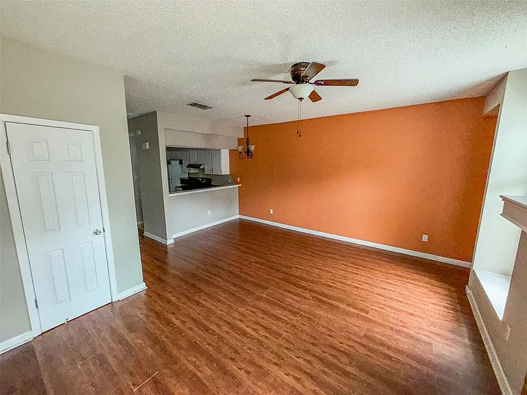 5313 Indio Dr #D — Photo 3