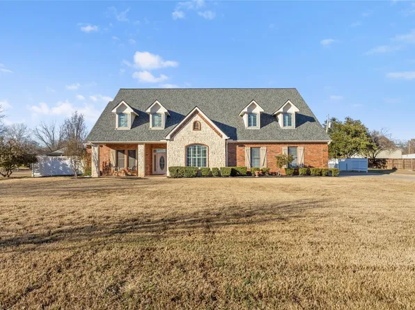 143 Southwood Dr, Burleson, TX 76028