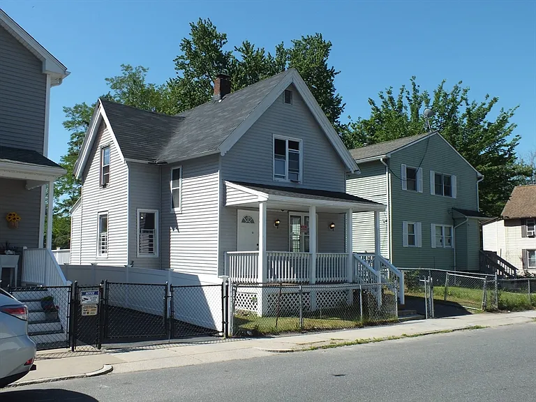 241 Tyler St — Photo 2