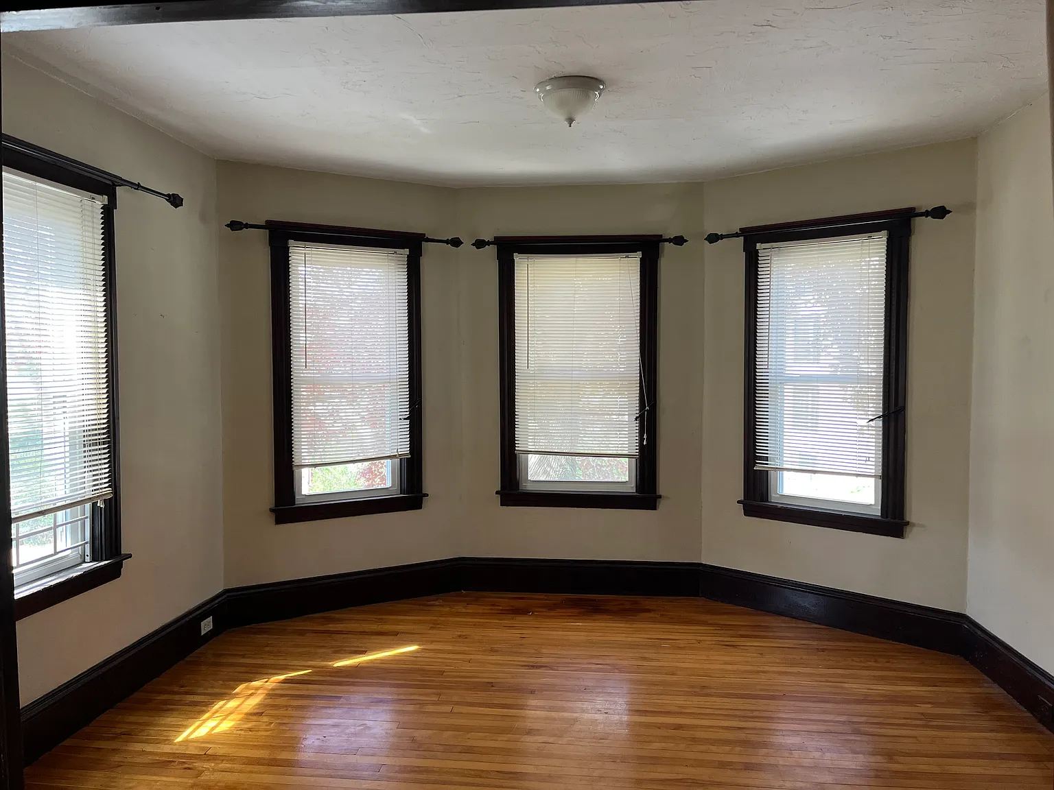 2 bed, 1200 sqft, $1,700 — Photo 4
