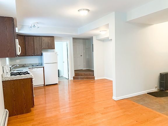 4th image of 543 W Fullerton Pkwy #G
