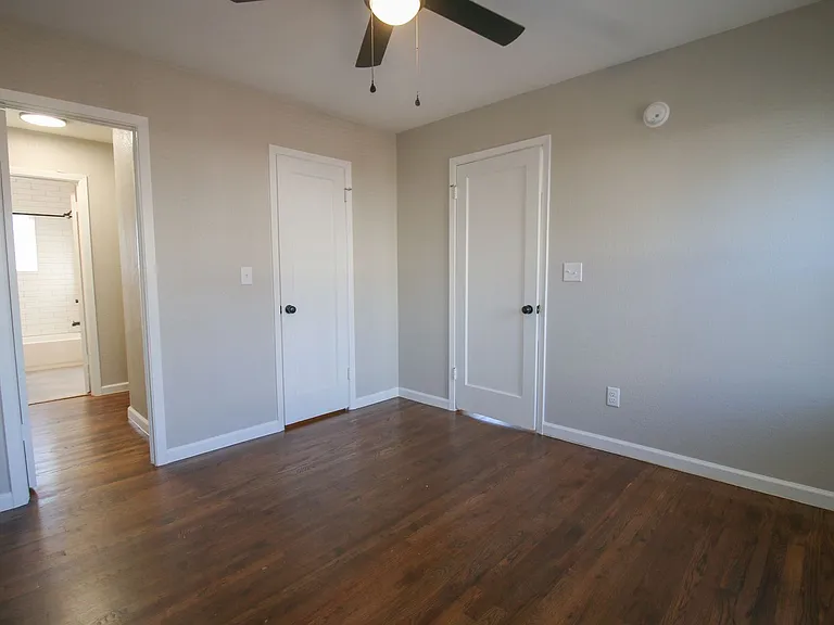 2018 E 12th St Fourplex — Photo 11