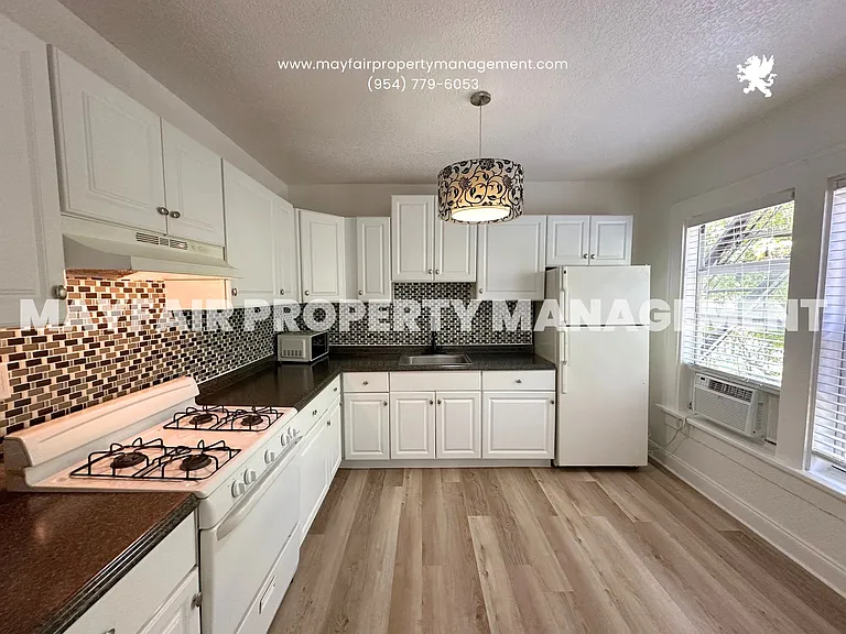 304 2nd Ave S #5 — Photo 3