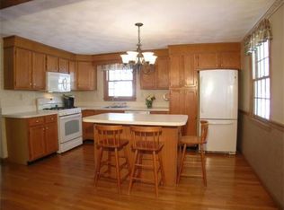 19 Patriot Rd, Tyngsboro, MA 01879