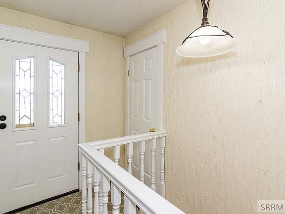 3rd image of 408 Carol Ave