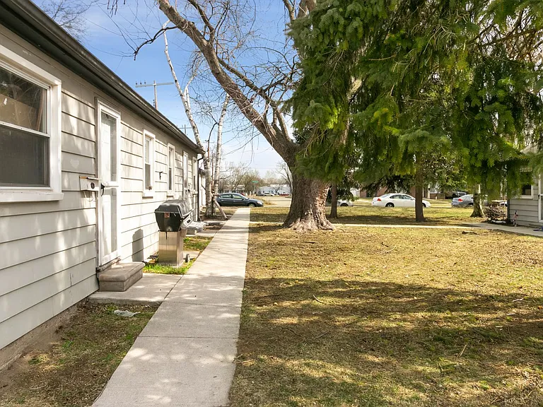 24311 Plymouth Rd — Photo 15