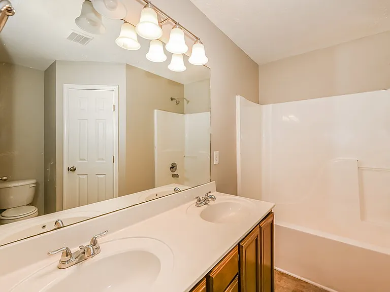 1303 Tonya Dr — Photo 12