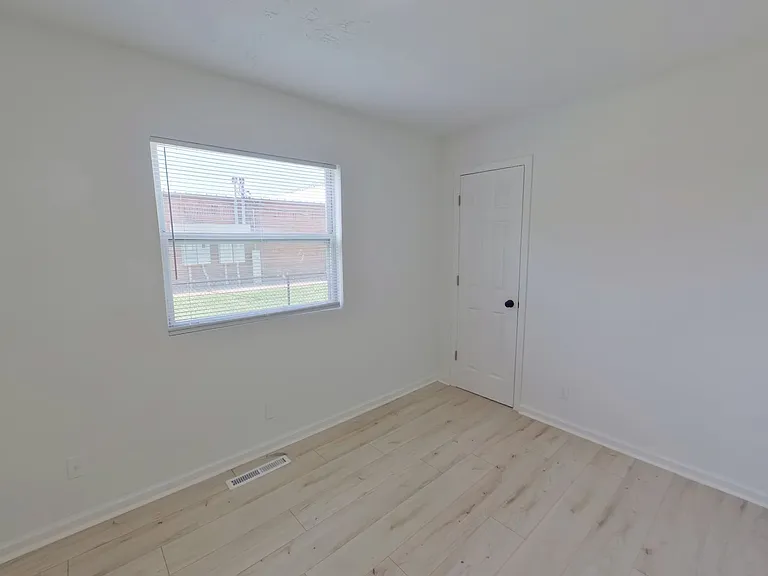 539 N Summitlawn St — Photo 7