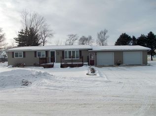 102 Westline Dr, Hazleton, IA 50641