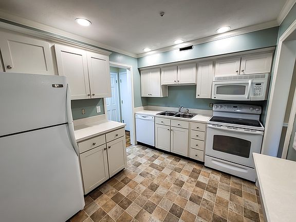 Eat-in kitchen, complete with all appliances: Range, microwave, dishwasher, & refrigerator