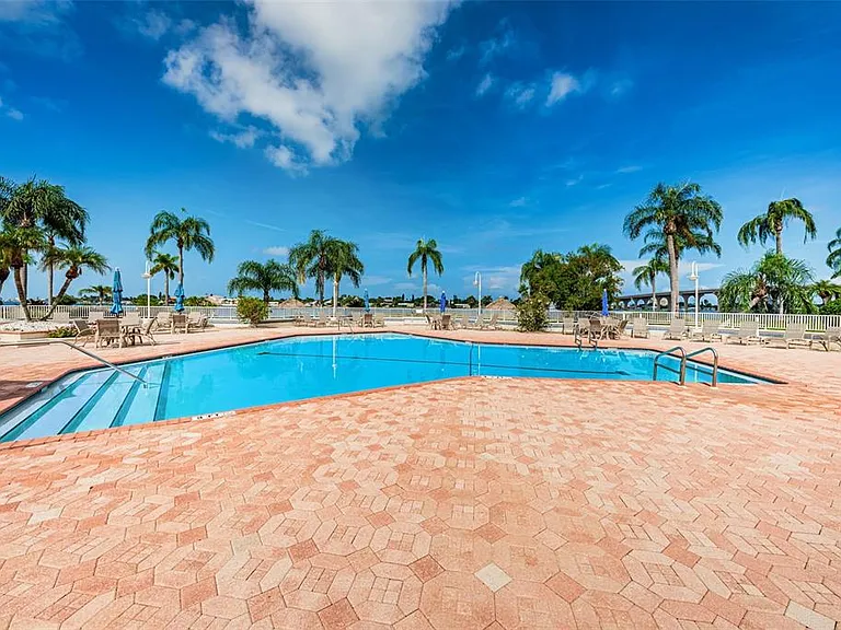 5901 Bahia Del Mar Cir #122 — Photo 18