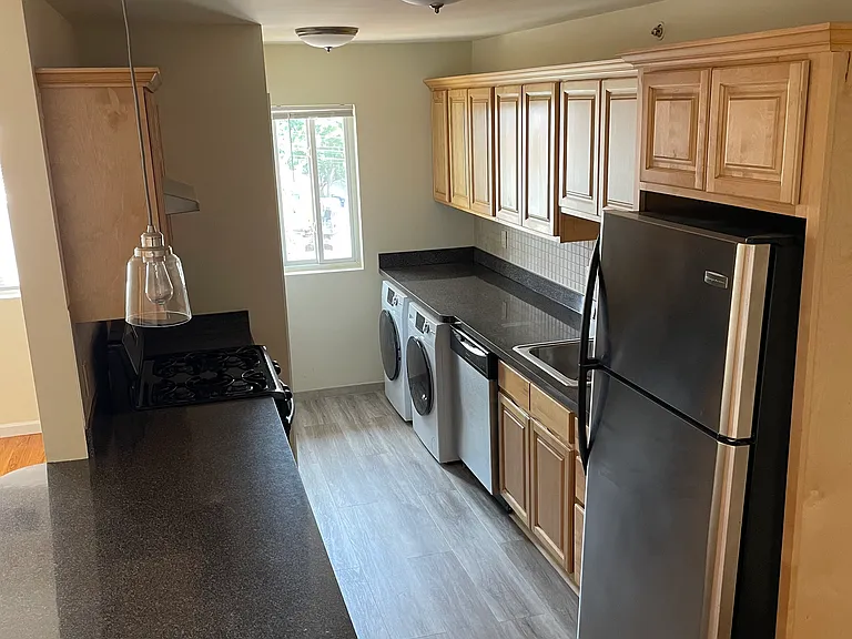 Rutgers Court Apartments — Photo 3