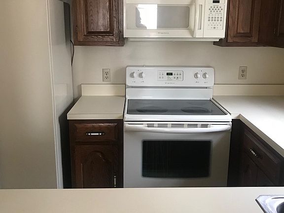 2nd image of 627 S 3rd St APT A