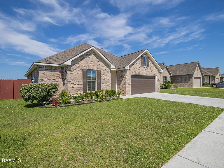303 Tall Meadows Ln — Photo 2