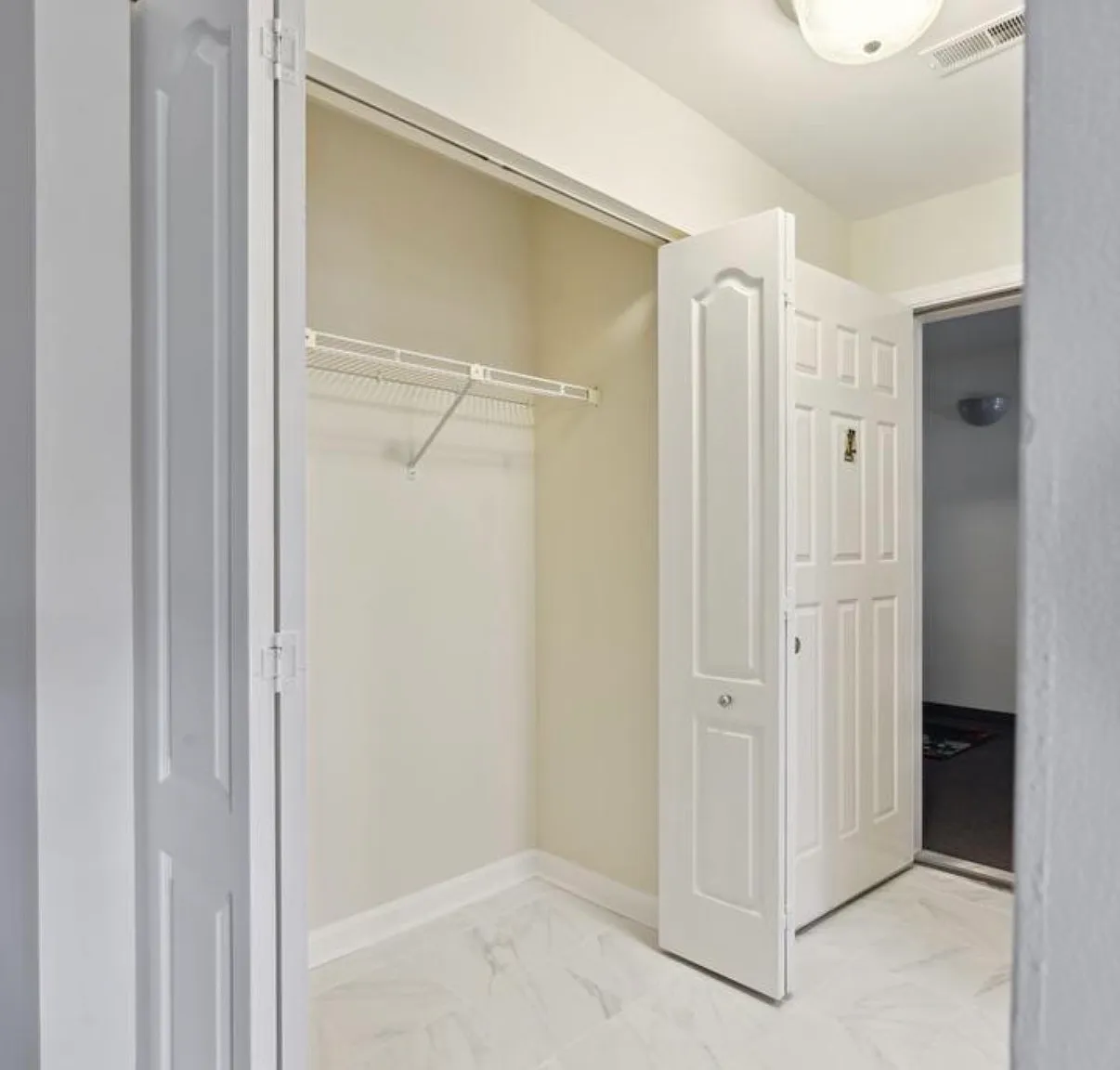 2 bed, 945 sqft, $2,400 — Photo 3