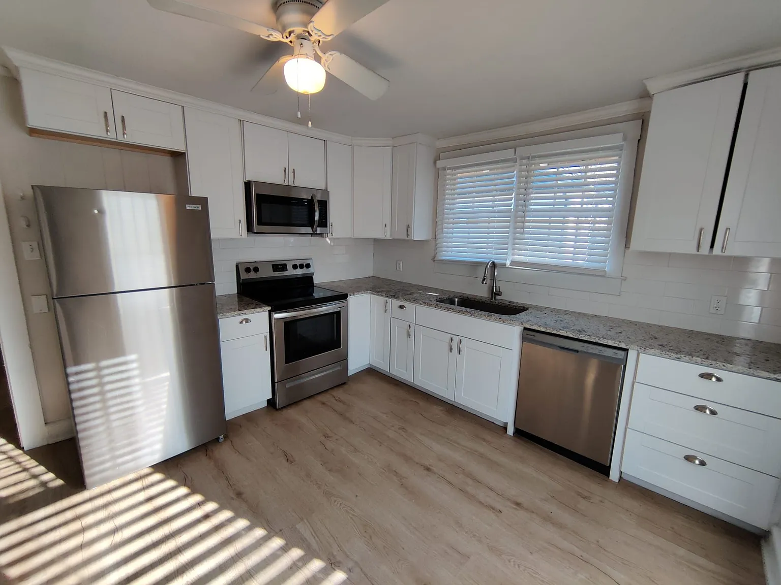 3 bed, 2.0 bath, 1560 sqft, $1,850 — Photo 3