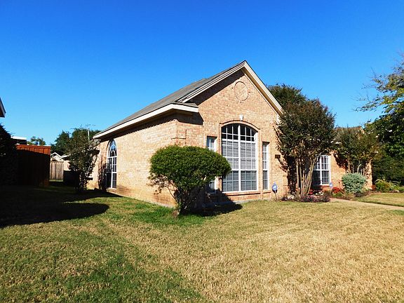 2nd image of 2213 Woodglen Dr