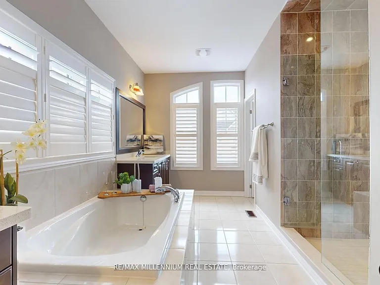 51 Kincardine St — Photo 31