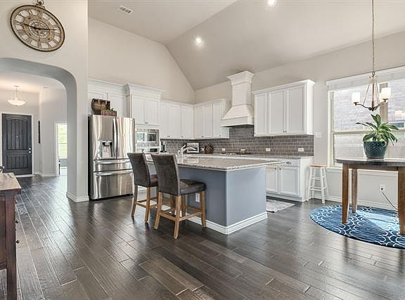 2nd image of 709 Lake Sierra Way
