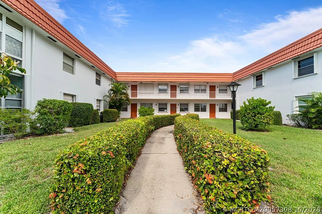 2600 SE Ocean Blvd — Photo 2