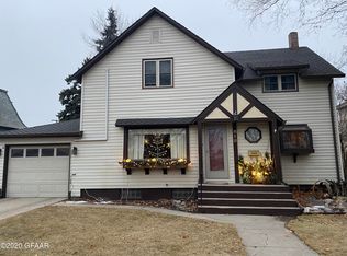 818 5th St, Langdon, ND 58249