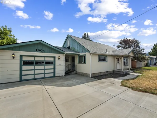 1904 Cove Ave, La Grande, OR 97850