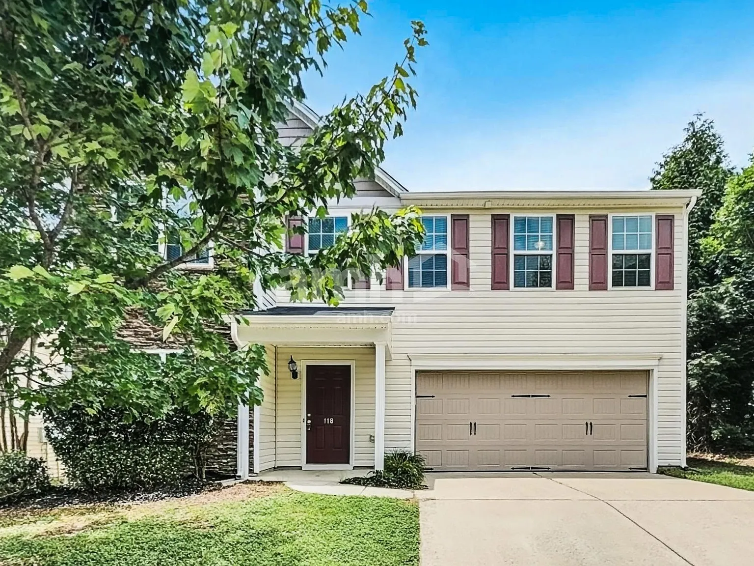 4 bed, 2.5 bath, 2304 sqft, $2,150 — Photo 1