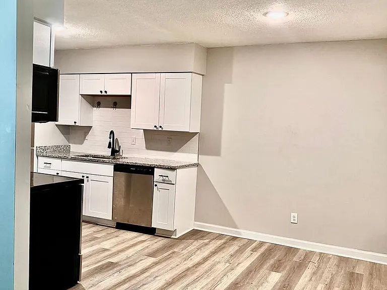 3562 Mynders Ave — Photo 4