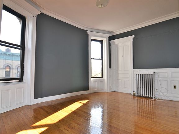 3rd image of 604 Halsey St APT 2