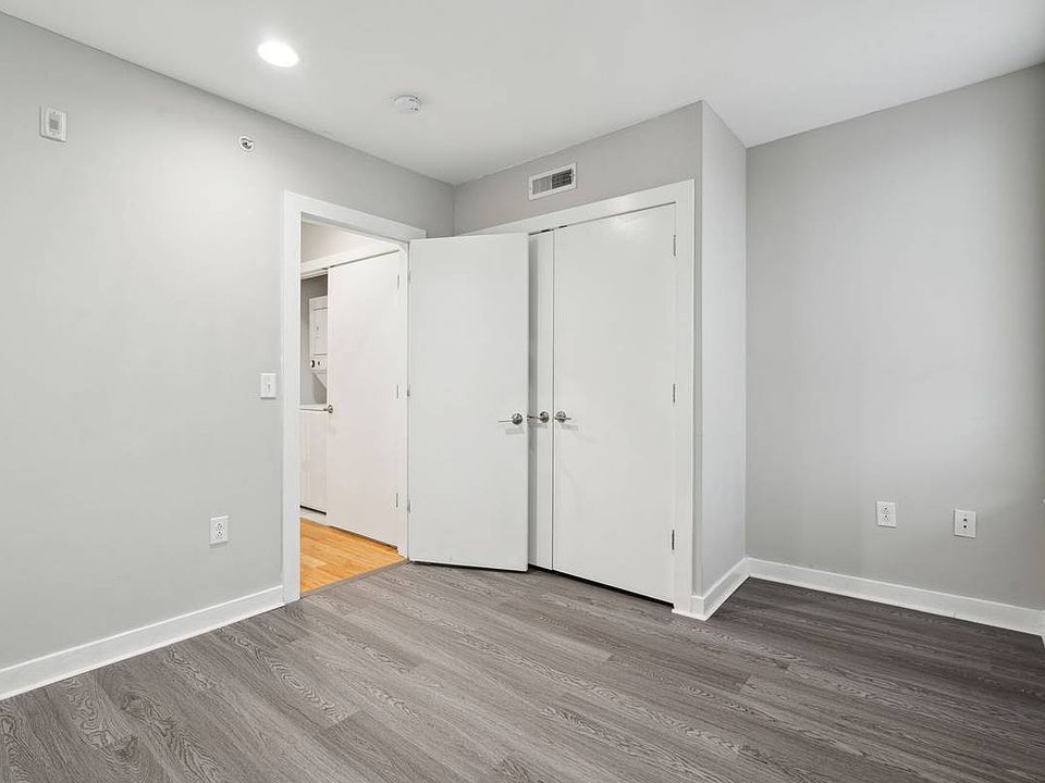 1st image of 3044 Richmond St #9