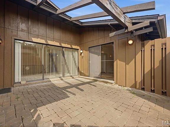 3rd image of 504 Whitehall Ct