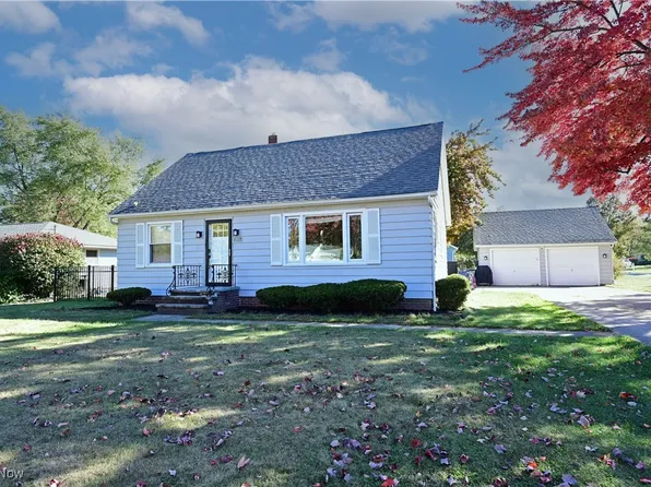 2075 Bassett Rd, Westlake, OH 44145