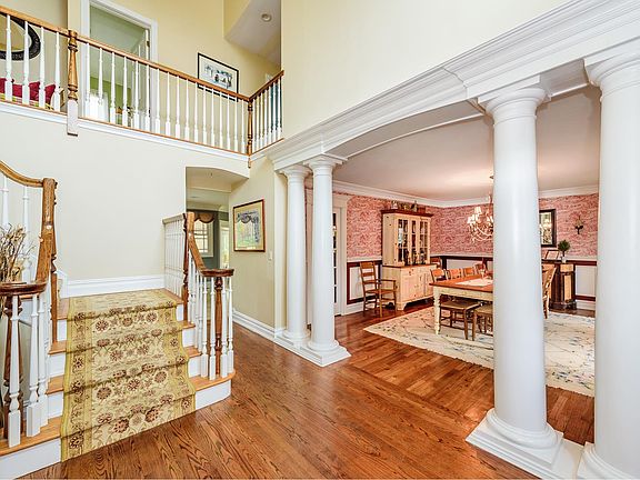 3rd image of 19 Grouse Ln