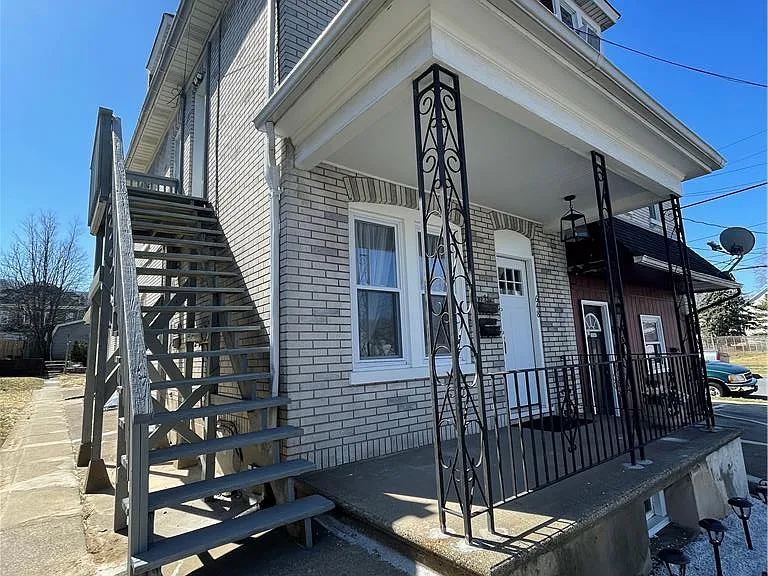 648 Line St #1 — Photo 1
