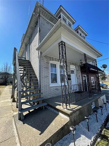 648 Line St #1 Photo 1