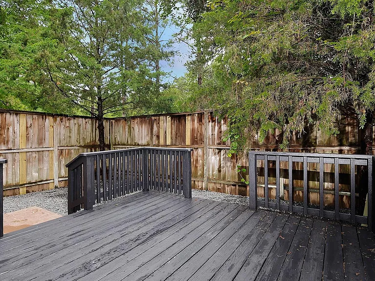 102 Blue Creek Ct — Photo 23
